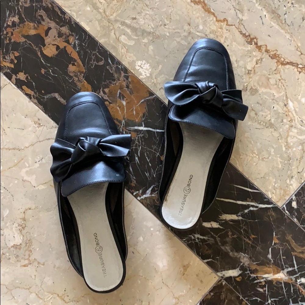 Black bow slides